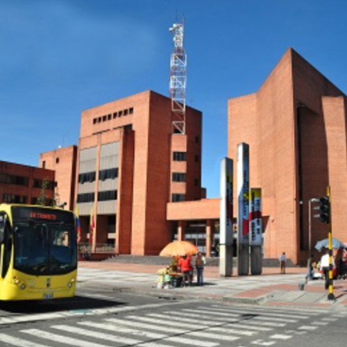 Distrito entrega equipos biomédicos para fortalecer capacidad instalada en la red hospitalaria​​